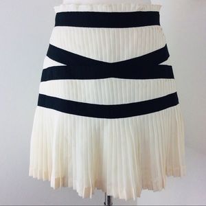 Twelve By Twelve Pretty Pleated Mini Skirt Size S